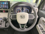 インテリアに合わせたデザインのステアリングは、運転される方のことも考え、運転しやすい形状、大きさです。是非一度、実際に触ってお確かめください。