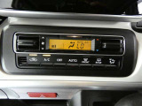 オートエアコン装備です。オートで空調を行ってくれるので車内は、とっても快適!だからドライブもさらに楽しい!