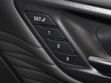 運転席のパワーシートは3名様分までメモリー機能付きです。