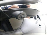 助手席側の死角になりやすい左前方の映像を、11.6インチディスプレイに表示。狭い道での安心感を高め、ドライバーの視界をしっかりサポートします。