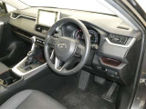 見通しのよいすっきりとした視界で、誰でも運転しやすいです。運転のしやすさは疲れにくさにも繋がりますよ♪