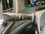 操作しやすいウインカーレバーで、スムーズな車線変更をサポート。安全運転に貢献する機能です。