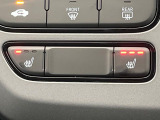 【シートヒーター】寒い日に重宝するシートヒーター!エアコンより早く温まってくれるので寒がりの人も安心ですね♪エアコンの温風は乾燥するから苦手、という方にもをおすすめです。