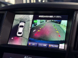 車両を上空から見下ろしたような映像をナビ画面に表示。周囲の状況を確認しながら駐車できるため、狭い場所でも安心して操作可能です。
