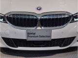 BMW代表的な特徴のキドニーグリル。BMWのすべてのモデルに採用され、BMWらしさを強調しております。