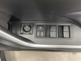 パワーウィンドウスイッチで運転席から全席の窓の開閉ができます♪