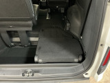 倒せば広がる、自由な空間。シートアレンジひとつで、遊びも仕事ももっと身軽に楽しめます。乗る人のライフスタイルに寄り添う、柔軟な広さが自慢です。