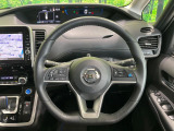 【純正革巻きステアリング】上質な革を使用することで、手にしっかり馴染みとても運転しやすいハンドルです♪