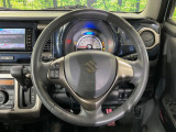 インテリアに合わせたデザインのステアリングは、運転される方のことも考え、運転しやすい形状、大きさです。是非一度、実際に触ってお確かめください。