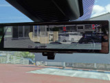 スマートルームミラーです。多人数乗車時やお荷物の多い時でも カメラで後部を映し出します。