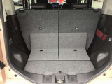 トランクスペースです☆いろいろな使用方法がありますね!シートを倒すと大きな荷物や長い荷物などたくさん積めますよ☆たくさんの荷物や思い出をこのMAZDA3に積んでください☆