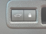【パワーバックドア】スマートキーや運転席のボタンを押すだけでリアゲートが自動で開閉します!荷物を持っている時や、高い位置にあるバックドアを閉める際に便利な機能です♪
