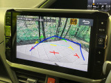 【バックカメラ】駐車時に後方がリアルタイム映像で確認できます。大型商業施設や立体駐車場での駐車時や、夜間のバック時に大活躍!運転スキルに関わらず、今や必須となった装備のひとつです!