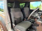 運転席シート廻りは使用感も少なく、良好な状態となっています。前オーナー様が丁寧に使っていたことがよくわかりますね。後部座席も気になるようなキズ・汚れやへたり等、大きなダメージはなく、良好な状態です。