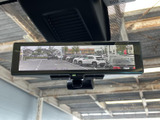 操作しやすい位置に配置されたウインカーレバー。確実な操作感で、安全な車線変更をサポートします。指先ひとつで直感的に操作可能です。