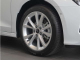 ●オシャレは足元からといいますが、車も同じく足元のエレガンスさで全体のイメージが変わります。