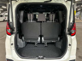 トランク収納スペースをご確認ください。荷物の積み下ろしがしやすい広さを確保しており、日常使いからレジャーまで幅広く活用できます。