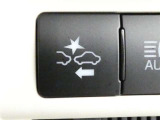 衝突被害軽減ブレーキなどを搭載した「サポカー」です。安全機能の詳細は販売店スタッフまでおたずねください。