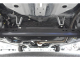 車両後方からの下回りです。マフラー防錆塗装や下回り防錆施工等も可能でございます。