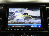 バックカメラの画像です。ガイドラインがスムースな車庫入れをサポートいたします。車庫入れの安心感がアップしますね。