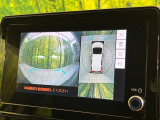【パノラミックビューモニター】専用のカメラにより、上から見下ろしたような視点で360度クルマの周囲を確認することができます☆死角部分も確認しやすく、狭い場所での切り返しや駐車もスムーズに行えます。