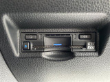 【ETC】有料道路を利用する際に料金所で停止することなく通過できる、ETC車載器(ノンストップ自動料金収受システム機器)が装備されています。セットアップを行うことで利用可能になります。