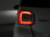 LEDテールライトです。省電力、高輝度のLEDは明るく照らすので夜間運転時の視認性を高めます。スタイリッシュな見た目で細かいところもこだわりたいあなたに!