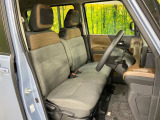 運転席シート廻りは使用感も少なく、良好な状態となっています。前オーナー様が丁寧に使っていたことがよくわかりますね。