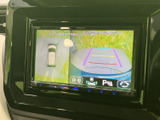 駐車時の安全性を高めるバックモニター。狭い場所でもスムーズな駐車をサポートします。後方の状況をしっかりと確認できます。