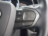 レーダークルーズコントロール(全車速追従機能付)が装備されています。高速道路で定速走行だけでなく、0km/hから約100km/hの広い範囲で先行車との車間距離を適切に保ちながら追従走行ができます。