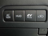 運転席お膝元に各種スイッチが配置されております。