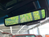 【デジタルインナーミラー】後席の大きな荷物や同乗者で後方が確認しづらい時でも安心!カメラが撮影した車両後方の映像をルームミラー内に表示。クリアな視界で状況の確認が可能です!