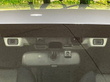 【アイサイトVer3】前方の車両等を検知し、衝突しそうな時は警報で注意を促し、ブレーキを踏む力をサポート。ブレーキを踏めなかった場合は衝突被害軽減ブレーキが作動、衝突回避をサポートします。