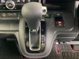 発進時から滑らかに加速する無段階変速のCVTはストップ&ゴーの多い街の中も快適です