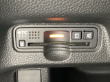 ハンドルの左下にETCがついています。高速道路の料金所の通過も楽々です。 カードの取り出しもしやすい場所についています。