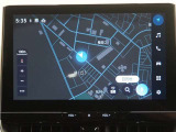 ディスプレイオーディオ(コネクティッドナビ対応)PLUS搭載。T-Connectご契約で2029年3月まで無償で利用できるナビ(期限到来後は有償)と、解約後も利用できる車載ナビが搭載されています。