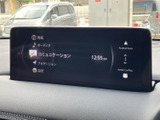 見やすい大型ディスプレイが、快適なドライブをサポート。Apple CarPlayやAndroid Autoにも対応しており、スマホ連携もスムーズです。