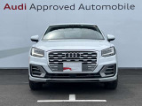 シングルフレームグリルはAudiの象徴的なデザイン要素であり、一目でAudiとわかるスタイル、大きくて迫力のある形状が車のスポーティな印象を強調しており、魅力的なデザインとなっています。