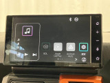 【9インチスマホ連携ディスプレイオーディオ】 対応しているスマホアプリを大画面で使えます!フルセグテレビやラジオの視聴、Bluetooth接続による音楽鑑賞、ハンズフリー通話なども利用可能です。