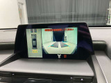 フロントカメラは運転席よりも前の視界を確保することで事前に危険を予知し、事故や衝突を防ぎます。