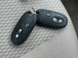 インテリジェントキー★このキーが車内にあればエンジンプッシュスタートボタンを押すとエンジン始動可能です!!