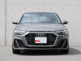 一目でAudiだと分かる特色を持つフロントマスク。