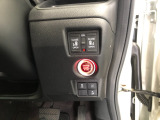 【両側電動スライドドア】リモコンや運転席のスイッチ操作のほか、ドアハンドルを少し引くだけでリアドアが自動開閉します♪