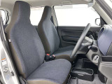 高いホールド性で運転姿勢が安定します。長距離ドライブでも疲れにくいのが魅力です。快適なドライビングライフをお送りください♪
