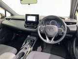 運転席まわりです。 各操作スイッチは使いやすい位置に配置されてます。