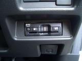 運転席の右下にETCがビルトインされています。高速道路では便利ですね!