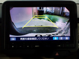 バックも安心のリアカメラ付いています。リアカメラがあると、いつでも安全にバックできますね。死角も減ります。3ビュー切り替え、ガイド線表示なので便利です。