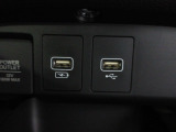 便利な充電用USBジャックも付いています。