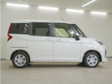 リアには左右スライドドアを採用。狭い駐車場でも開閉しやすく、強風の日でもドアが煽られにくくなっております。小さなお子さまやご年配の方も安心して乗り降りできます。