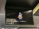 【13.2型有機ELフリップダウン】三列目からでも迫力のエンタメが観れる大画面フリップダウン。有機ELのモニターでは、一般的なフリップダウンよりも高コントラストでキレイな映像を楽しめます。